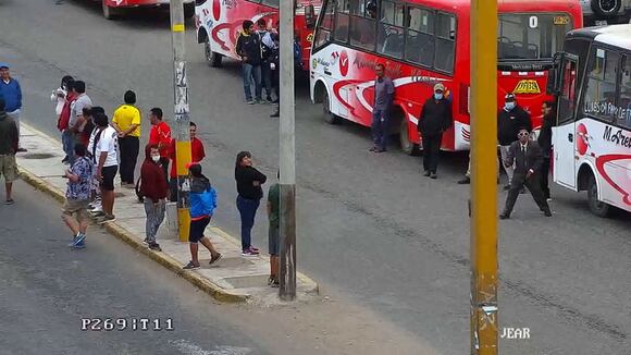 Captan a hombre rompiendo parabrisas en Trujillo