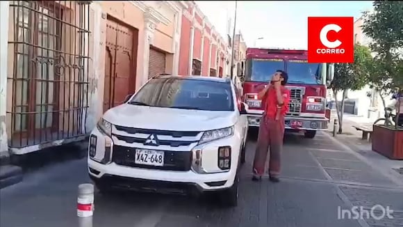 Bomberos de Arequipa arrastran camioneta