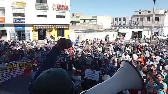 CORREO | PROTESTA DE CONSTRUCCIÓN CIVIL EN LA SEDE DE LA CORTE SUPERIOR DE JUSTICIA