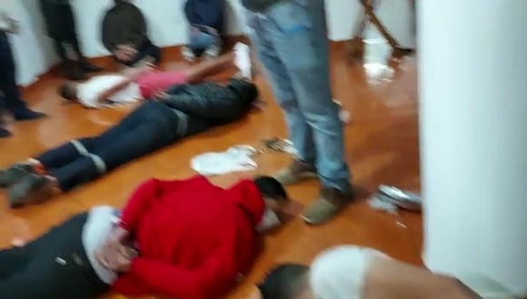 SJM: Capturan a 12 extranjeros de la banda ‘Los Malditos de San Jhon’ que asaltaban con la modalidad del raqueteo en todo el distrito (VIDEO PNP)