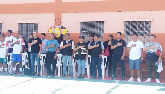 Campeonato de futbol con Eduardo Chumpitaz