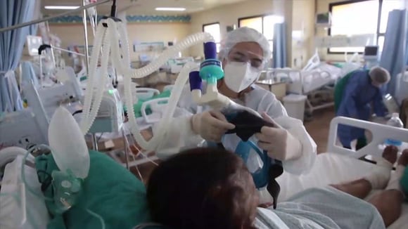 Nuevo récord de muertes por COVID en Brasil, entre protestas por restricciones