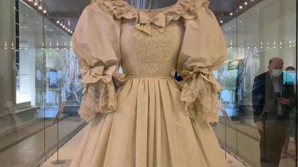 El icónico vestido de novia de Lady Di vuelve a brillar en Londres