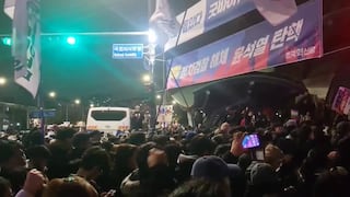 Comando militar surcoreano entra en la Asamblea Nacional (VIDEO)