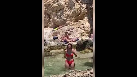 Jóvenes se enteran que no ingresaron a la universidad en la playa