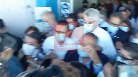 CORREO | PRESIDENTE EJECUTIVO DE ESSALUD Y MINISTRO DE TRABAJO SE RETIRAN DE HOSPITAL EN AREQUIPA