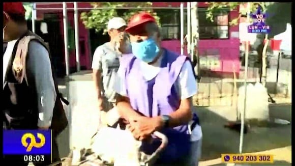 CORREO - Hombre que hace jugo de caña de azúcar quedó con la mano atrapada en máquina trituradora y bomberos lo rescatan (VIDEO)