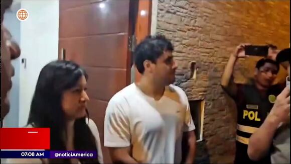 Niña Valeria se reúne con sus padres