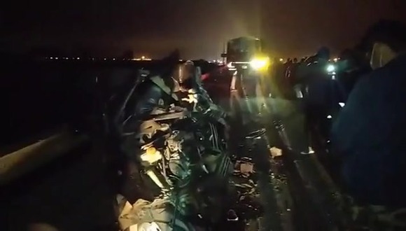 Ica: Tres fallecidos y dos heridos de gravedad dejan dos accidentes de tránsito ocurridos en el mismo lugar. (Video: Cadena Sur Canal 33 Chincha)