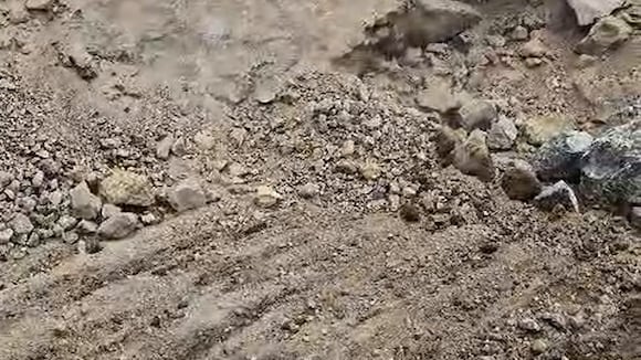 CORREO | Derrumbe en Pampamarca obliga a pobladores a tomar riesgos