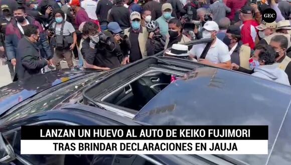 Lanzan un huevo al auto de Keiko Fujimori tras brindar declaraciones en Jauja