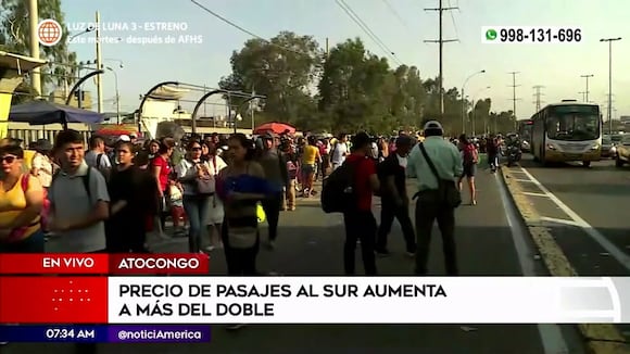 Pasajeros esperan buses en el Puente Atocongo