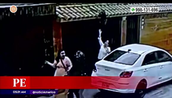 Los Olivos: mujeres lanzan sus carteras a vivienda para frustrar robo