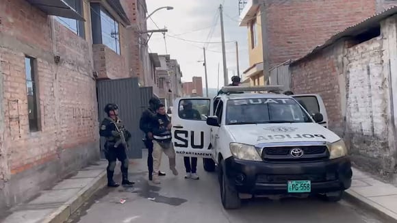 Pareja acusada de extorsión cae con 19 mil 500 soles y una pistola en Arequipa