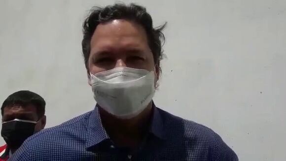 Daniel Salaverry acude a votar en Trujillo