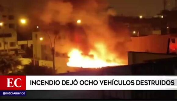 Callao: incendio de gran magnitud en una cochera dejó ocho vehículos destruidos