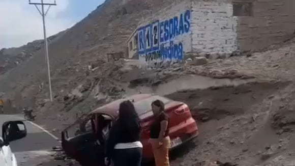 CORREO | Choque frontal entre auto y camioneta deja ocho heridos y un fallecido