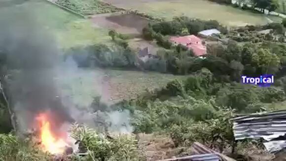 Cisterna vuelca a barranco y explota en la ruta Cusco - Limatambo