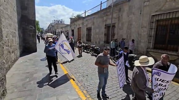 Trabajadores de PeruRail exigen bono y mejores condiciones laborales
