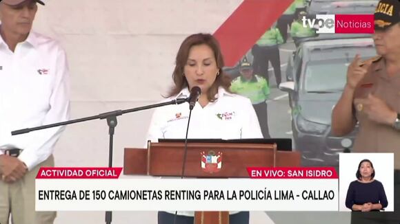 Dina Boluarte en entrega de 150 camionetas a policías