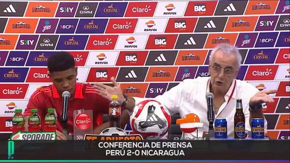 Jorge Fossati evidenció su moletia por acttude los hinchas por pedir a Oliver Sonne (Video: Movistar Deportes)