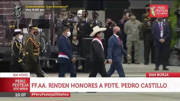 Pedro Castillo es recibido por las FF.AA. para el desfile militar