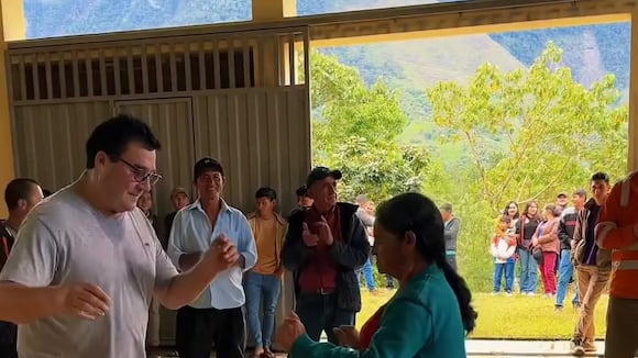 CORREO | CONGRESISTA EDWIN MARTÍNEZ BAILANDO EN CAJAMARCA