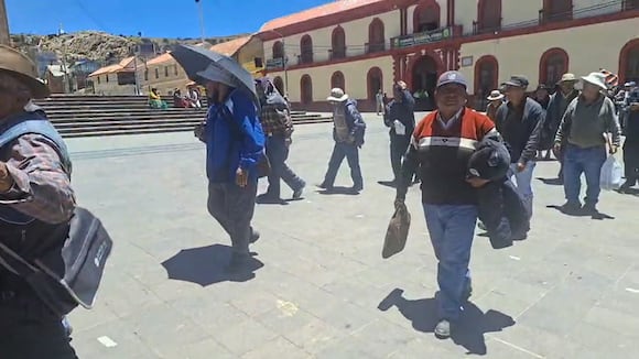 CORREO | Puno: Organizaciones sociales marchan masivamente contra el alza de pasaje urbano