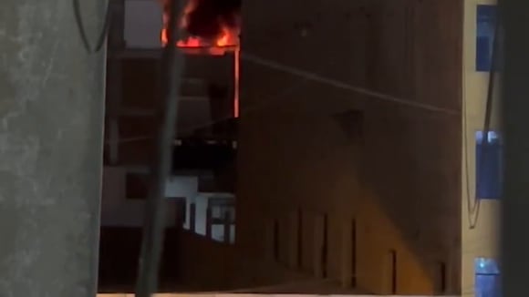 CORREO | Incendio en jirón Santa Rosa moviliza 15 unidades de bomberos cerca de la Maternidad de Lima
