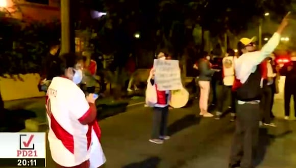 Manifestación en exteriores de la casa de Piero Corvetto