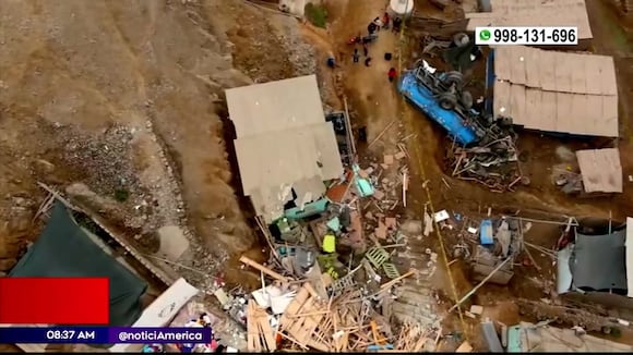 Puente Piedra: camión cisterna cae sobre viviendas