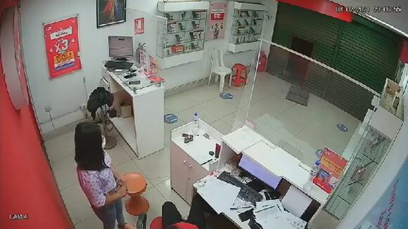 Asalto a tienda de venta de celulares en Virú | Correo