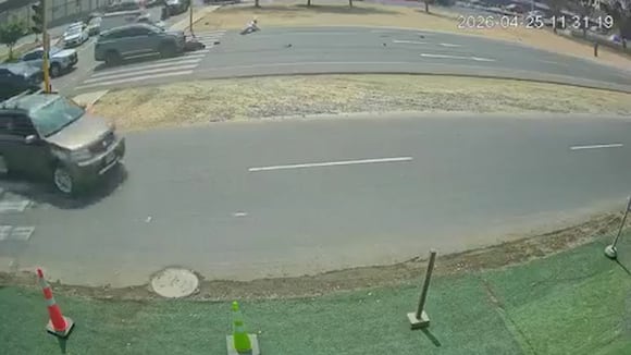 Surco: fuerte choque deja a conductor de moto herido en plena Vía Expresa Sur
