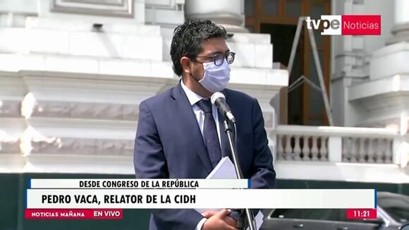 Pedro Vaca en la fachada del congreso