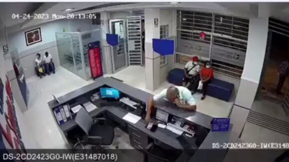 Sujeto roba celulares en clínica de Chimbote