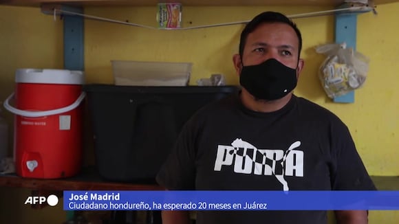 Migrantes celebran fin del programa migratorio de Trump "Quédate en México"