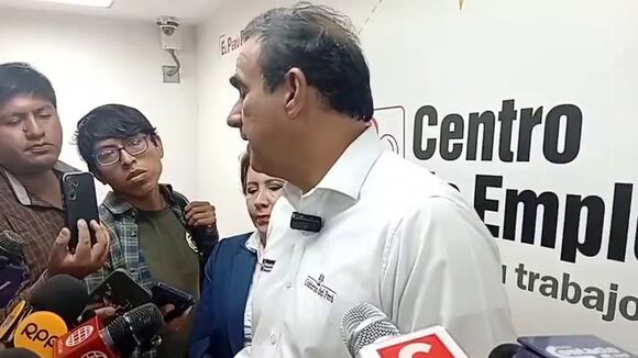 Alza de combustibles abre debate sobre aumento de sueldo y ministro de Trabajo evalúa medidas