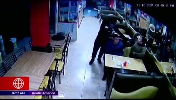 C04-asalto Pollería