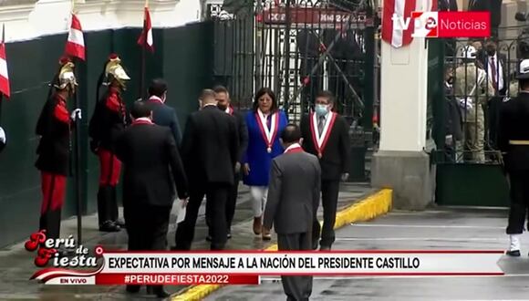 Familia presidencial llega al Congreso
