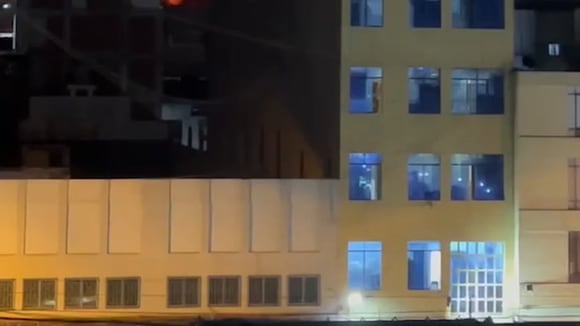 CORREO | Incendio en jirón Santa Rosa moviliza 15 unidades de bomberos cerca de la Maternidad de Lima