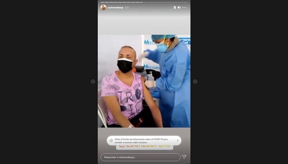 Carlos Cacho recibió la primera dosis contra la COVID-19: “Con ‘V’ de vacunado”