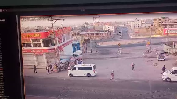 CORREO | Momento del choque de camioneta con combi en Apipa