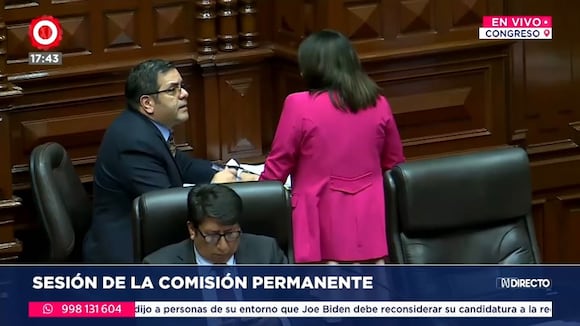 Kelly Portalatino sufre estrepitosa caída en el pleno del Congreso por revisar su celular