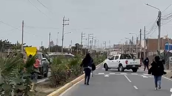 CORREO | COMITIVA DEL GOBIERNO REGIONAL DE AREQUIPA HUYE ANTE RECLAMOS