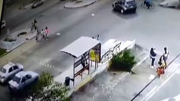 Chofer agrede a escolar