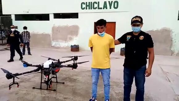 Chiclayo: Agentes del Escuadrón Verde de Chiclayo detuvieron a un sujeto que intentó robar un dron gigante, el cual no pudo llevarse porque pesaba demasiado. (Video: Sandro Chambergo)