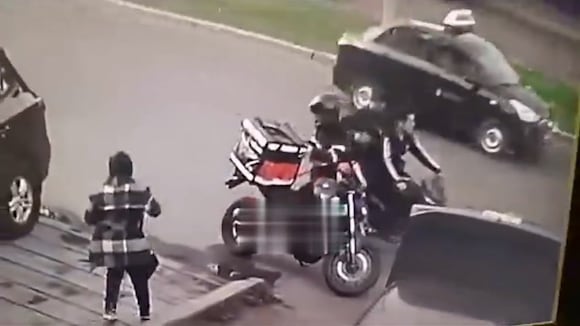 Cámara registra robo de motocicleta en Trujillo