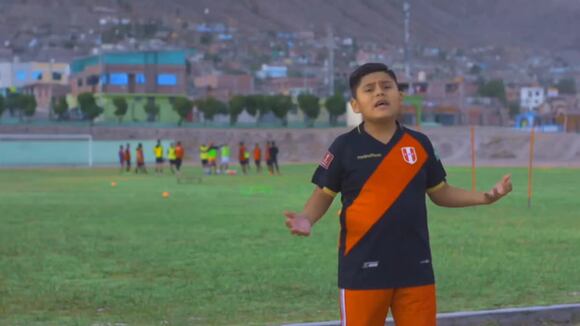 Gael Bellido le canta a Gianluca Lapadula