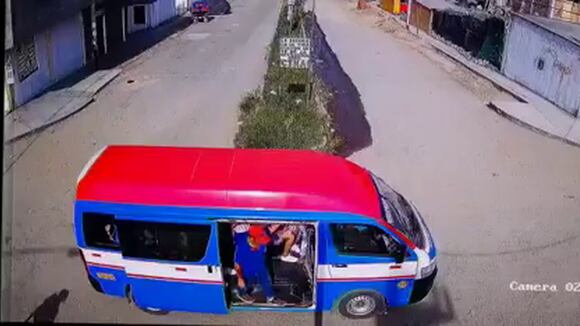 Extranjero ataca combi en Trujillo