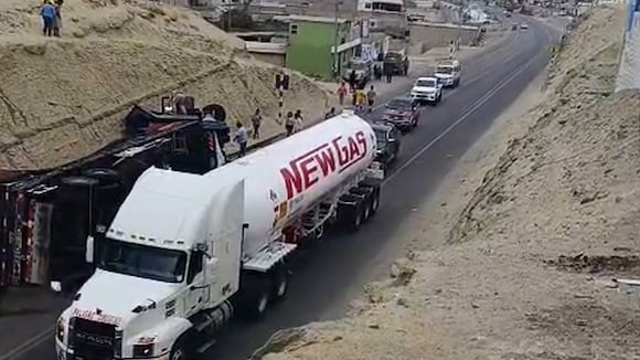 CORREO | Choque entre tráiler y auto en Camaná deja varios heridos